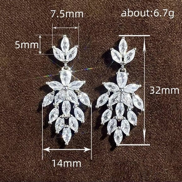 NEW 18k White Gold Diamond Drop Earrings Flower Earrings - Picture 8 of 8